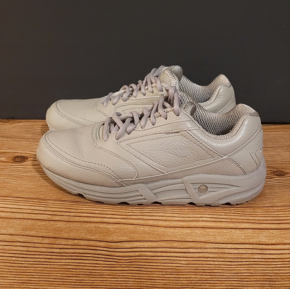 Brooks Addiction Walker stability  Walking casual shoes womens 8 narrow sneakers